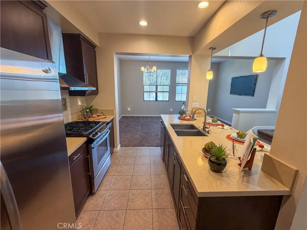 563 W Maple Avenue Orange, CA 92868