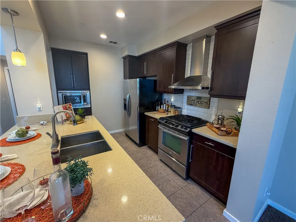 563 W Maple Avenue Orange, CA 92868