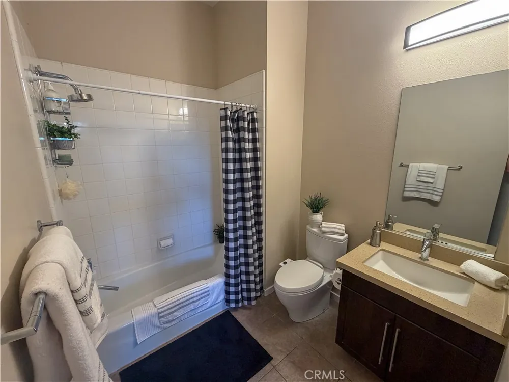563 W Maple Avenue Orange, CA 92868