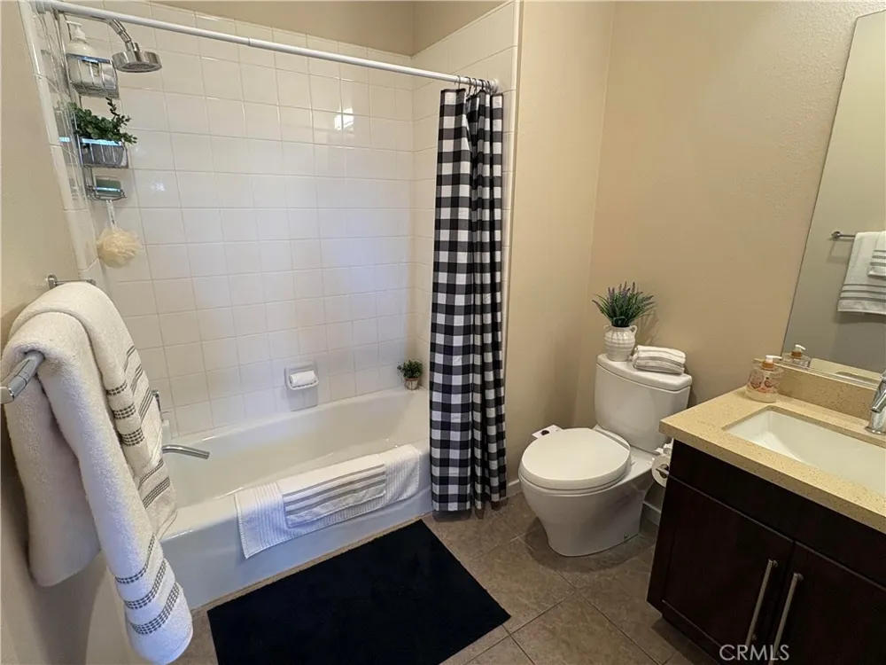 563 W Maple Avenue Orange, CA 92868