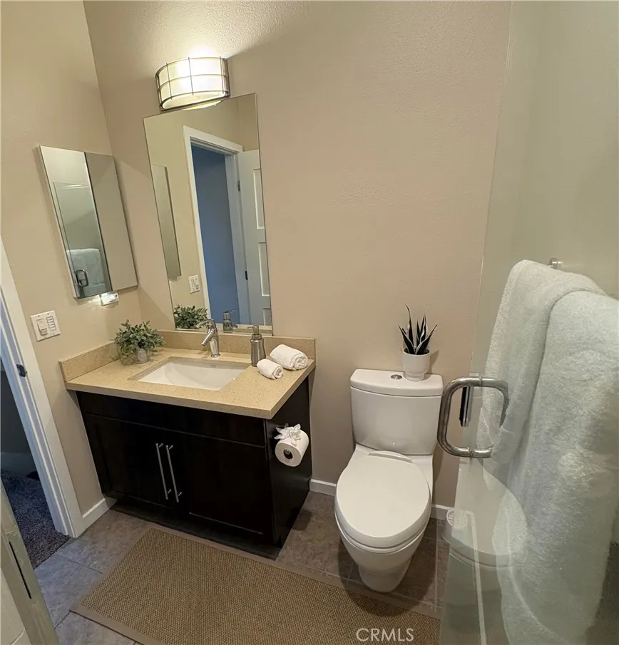 563 W Maple Avenue Orange, CA 92868