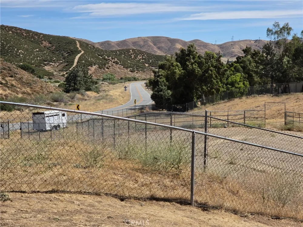 39030 Bouquet Canyon Leona Valley, CA 93551