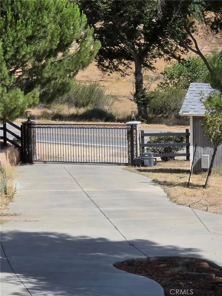 39030 Bouquet Canyon Leona Valley, CA 93551