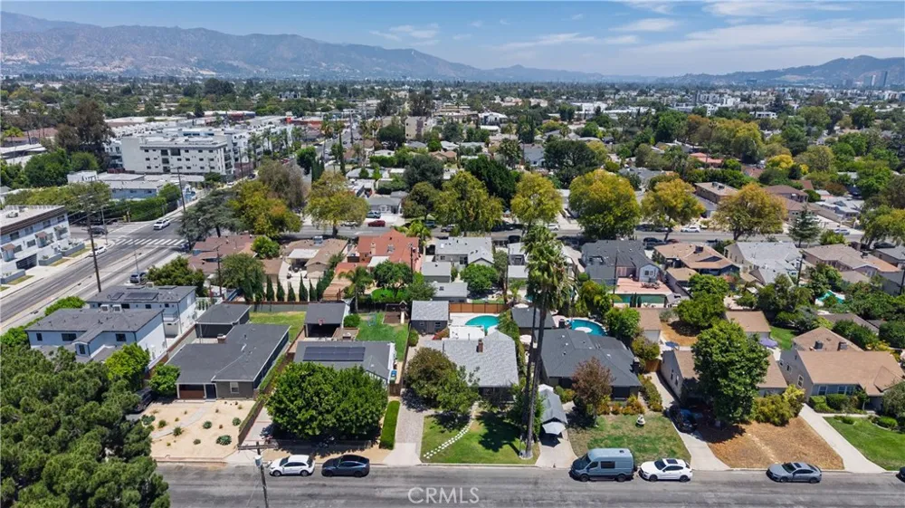 5938 Simpson Ave Valley Village, CA 91607