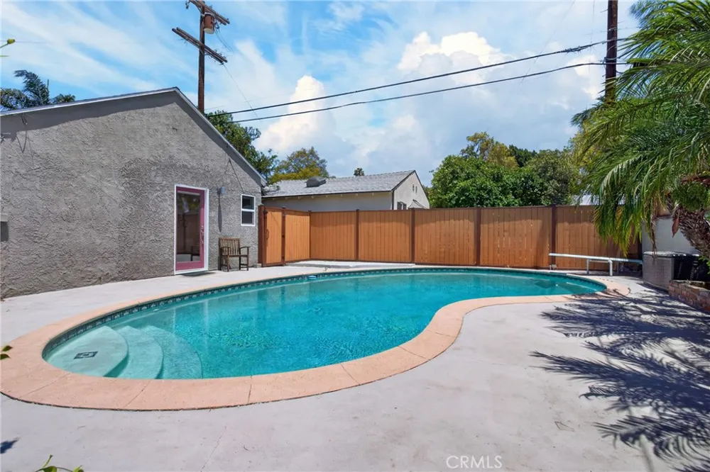 5938 Simpson Ave Valley Village, CA 91607