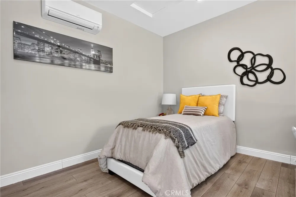 5938 Simpson Ave Valley Village, CA 91607