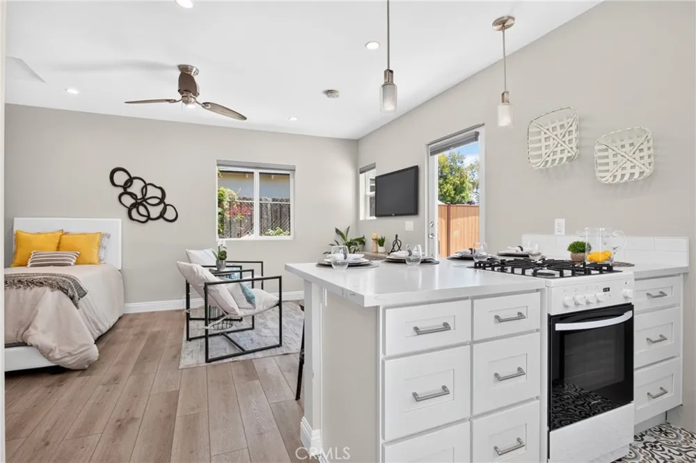 5938 Simpson Ave Valley Village, CA 91607