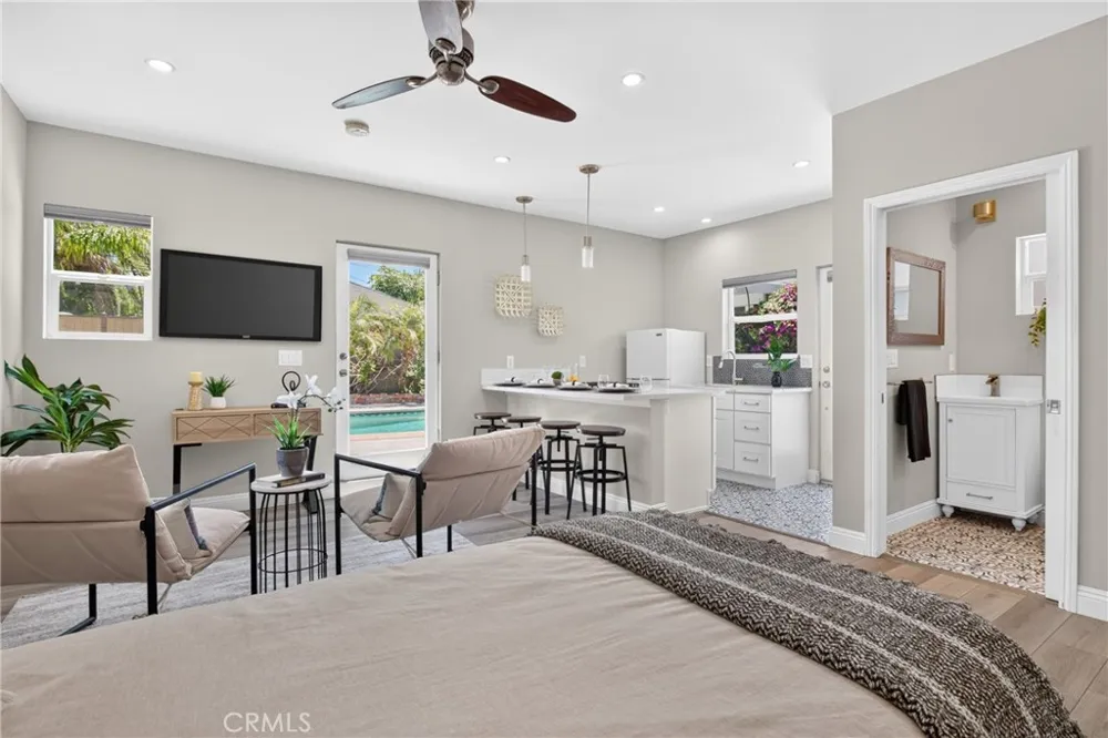 5938 Simpson Ave Valley Village, CA 91607