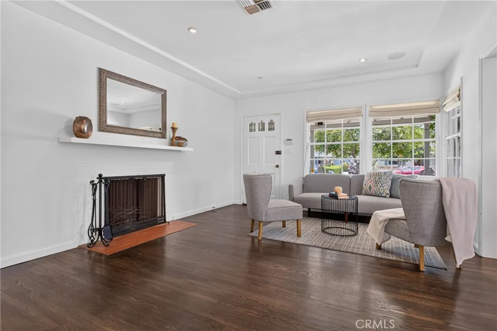 5938 Simpson Ave Valley Village, CA 91607