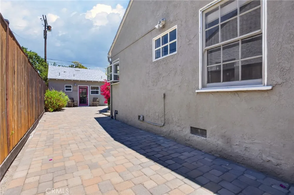 5938 Simpson Ave Valley Village, CA 91607