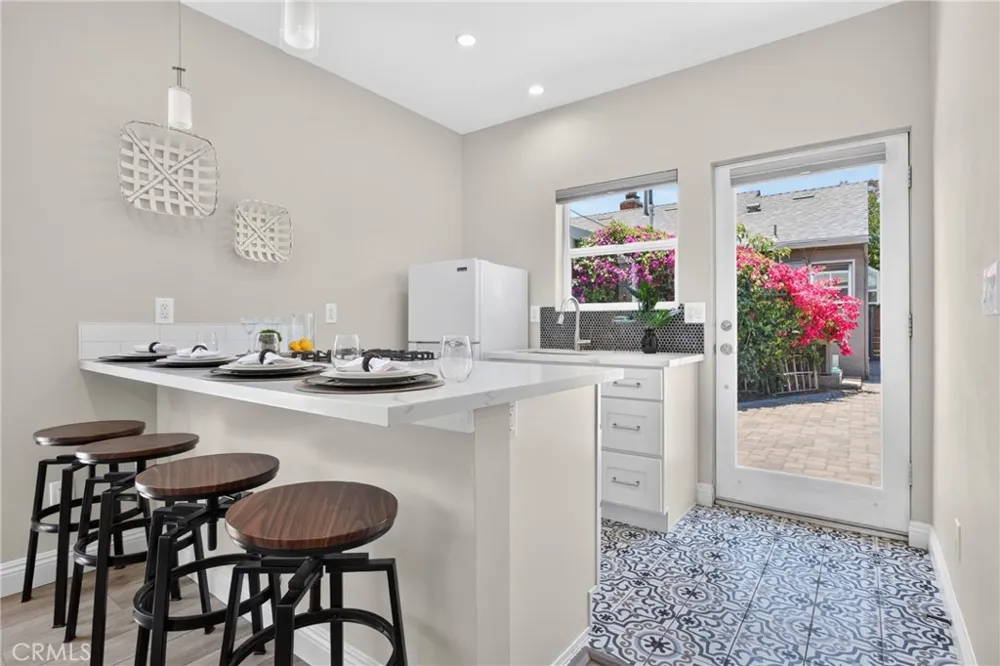 5938 Simpson Ave Valley Village, CA 91607
