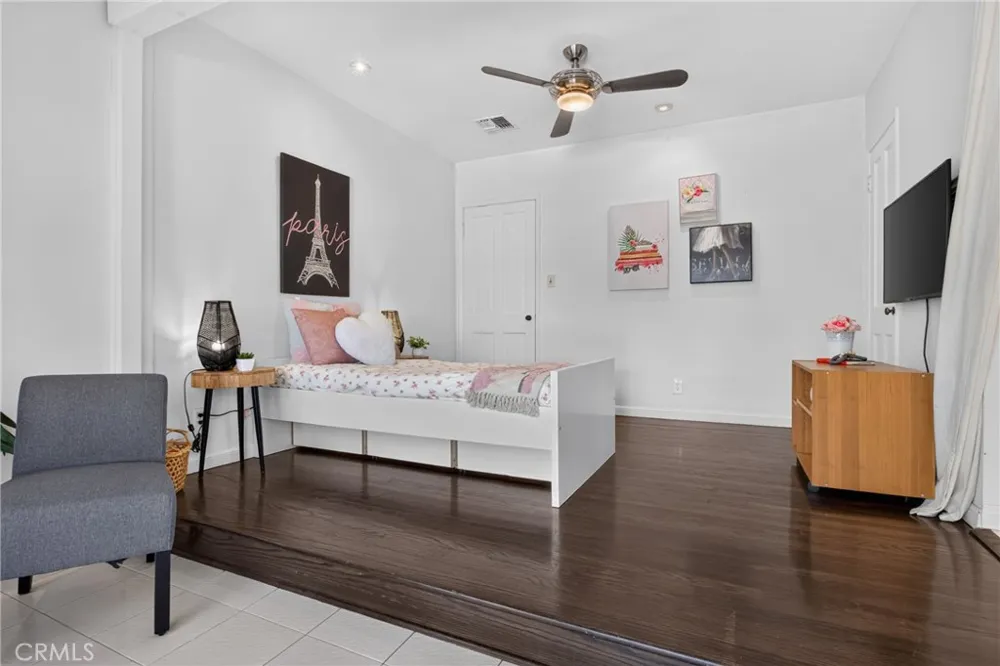 5938 Simpson Ave Valley Village, CA 91607