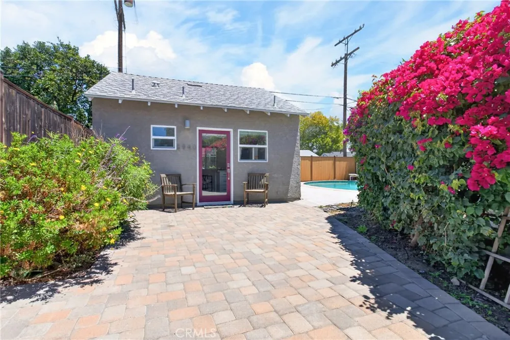 5938 Simpson Ave Valley Village, CA 91607