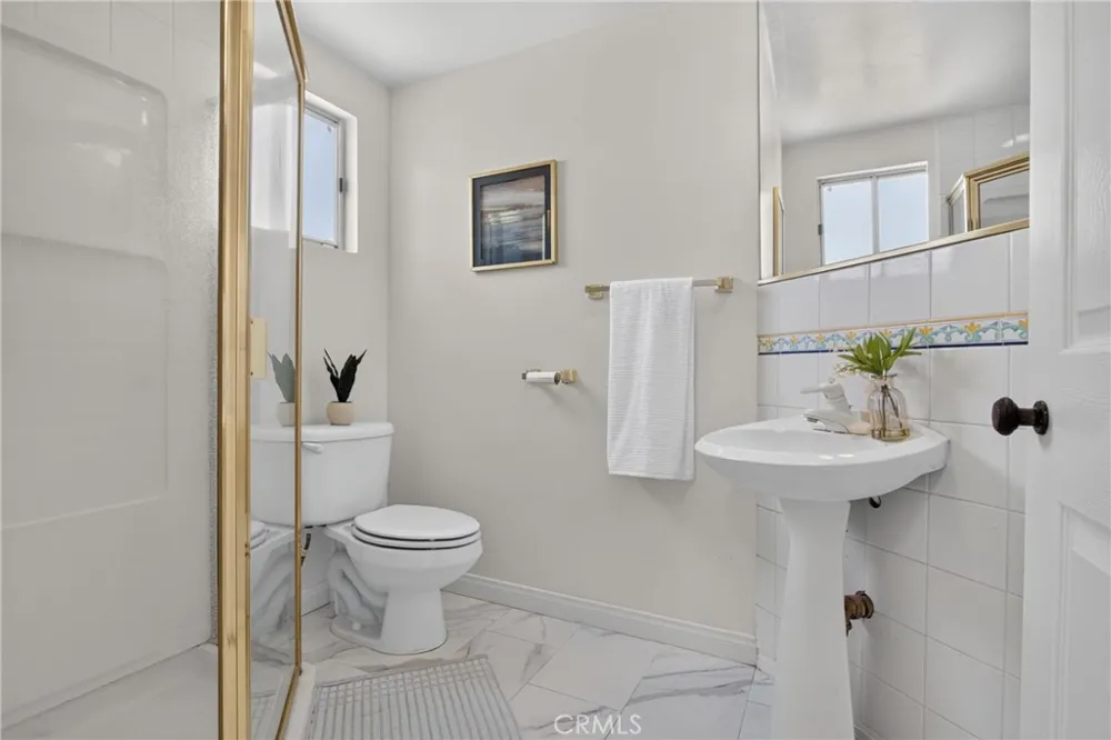 5938 Simpson Ave Valley Village, CA 91607