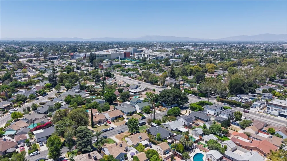 5938 Simpson Ave Valley Village, CA 91607