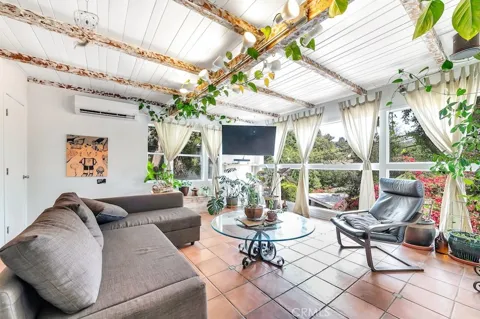 8869 Lookout Mountain Ave