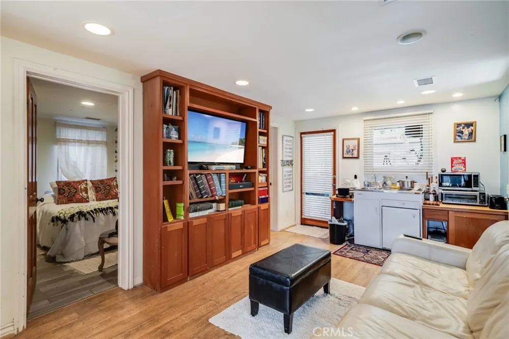 455 Agate Laguna Beach, CA 92651