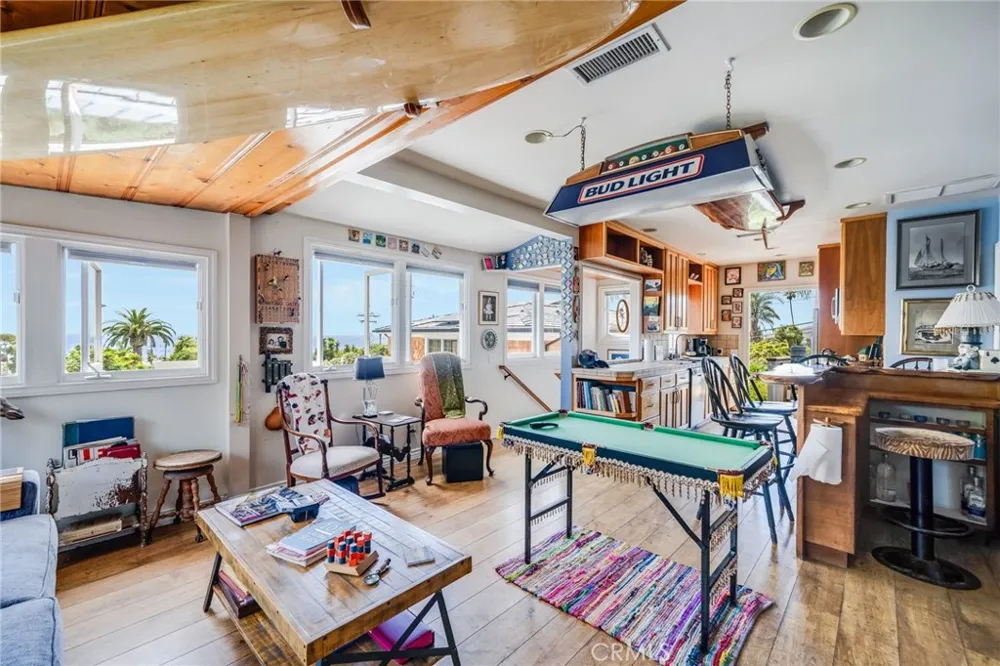 455 Agate Laguna Beach, CA 92651