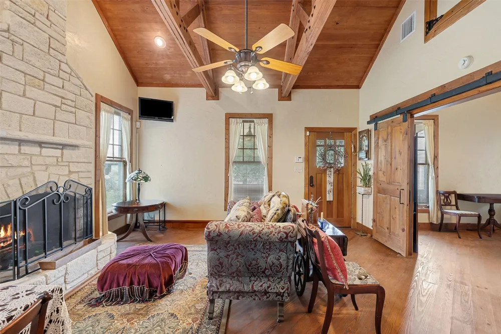 1533 Ranch Road 1323 Johnson City, TX 78636