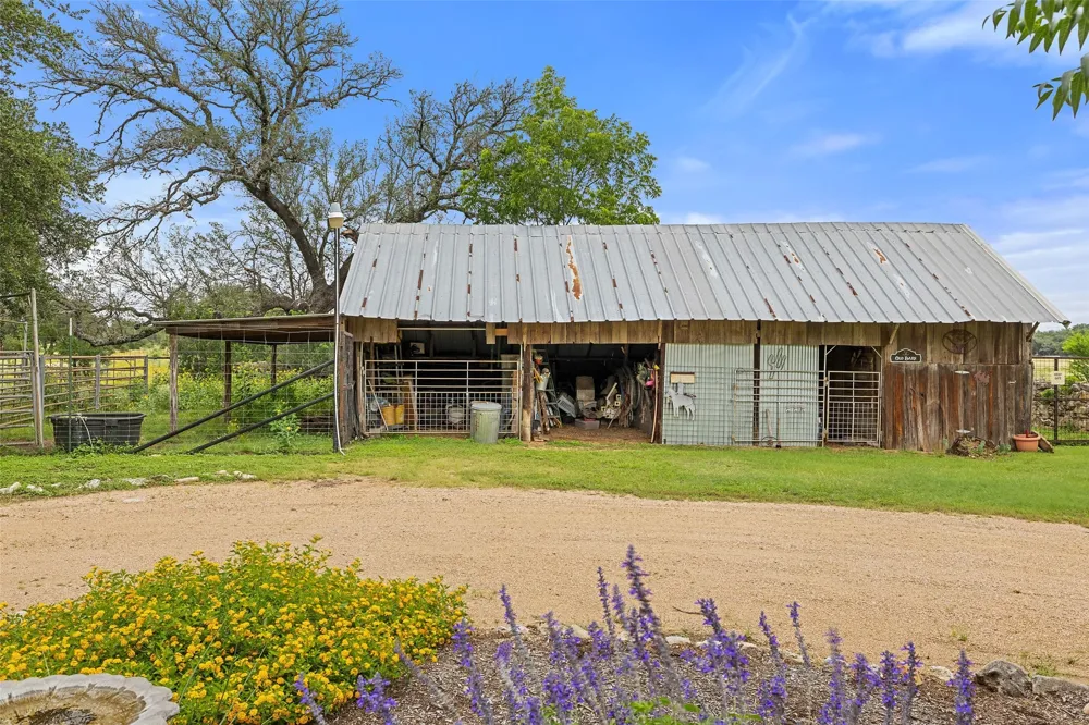 1533 Ranch Road 1323 Johnson City, TX 78636