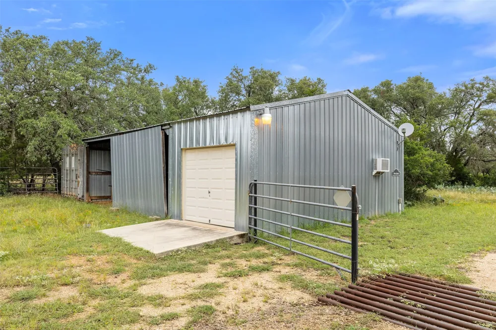 1533 Ranch Road 1323 Johnson City, TX 78636