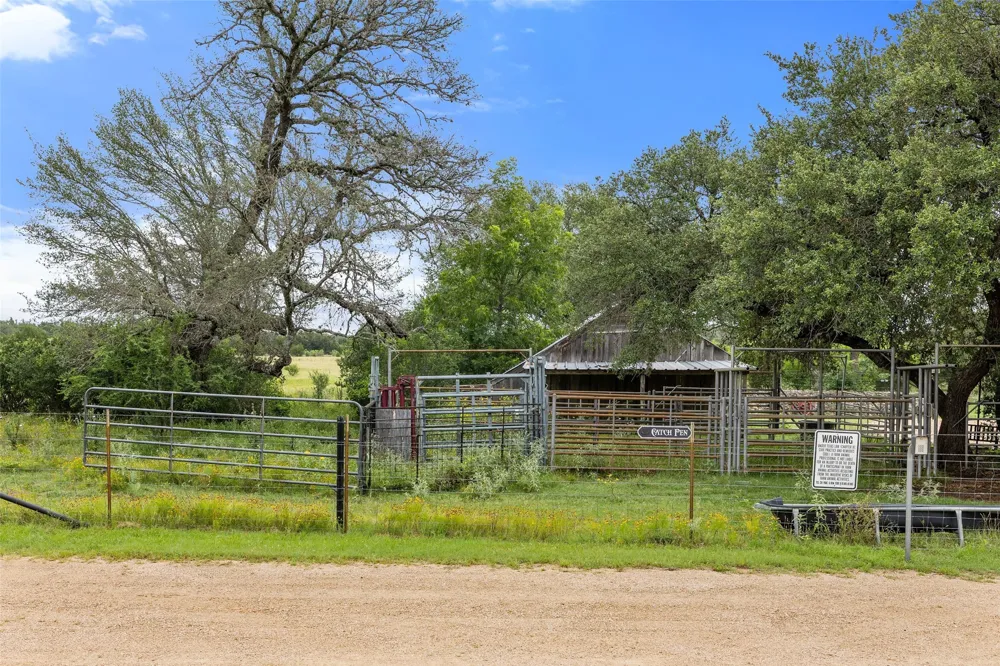 1533 Ranch Road 1323 Johnson City, TX 78636