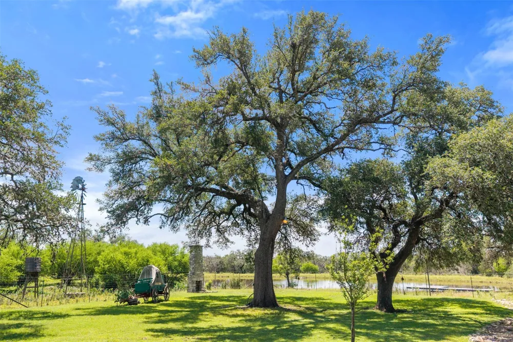 1533 Ranch Road 1323 Johnson City, TX 78636