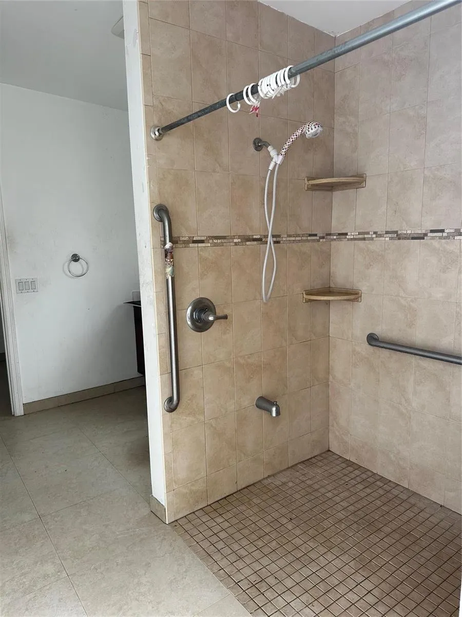 2828 SW 7th Avenue Miami, FL 33129