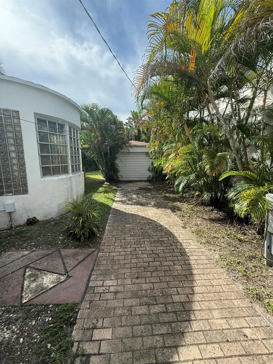 2828 SW 7th Avenue Miami, FL 33129