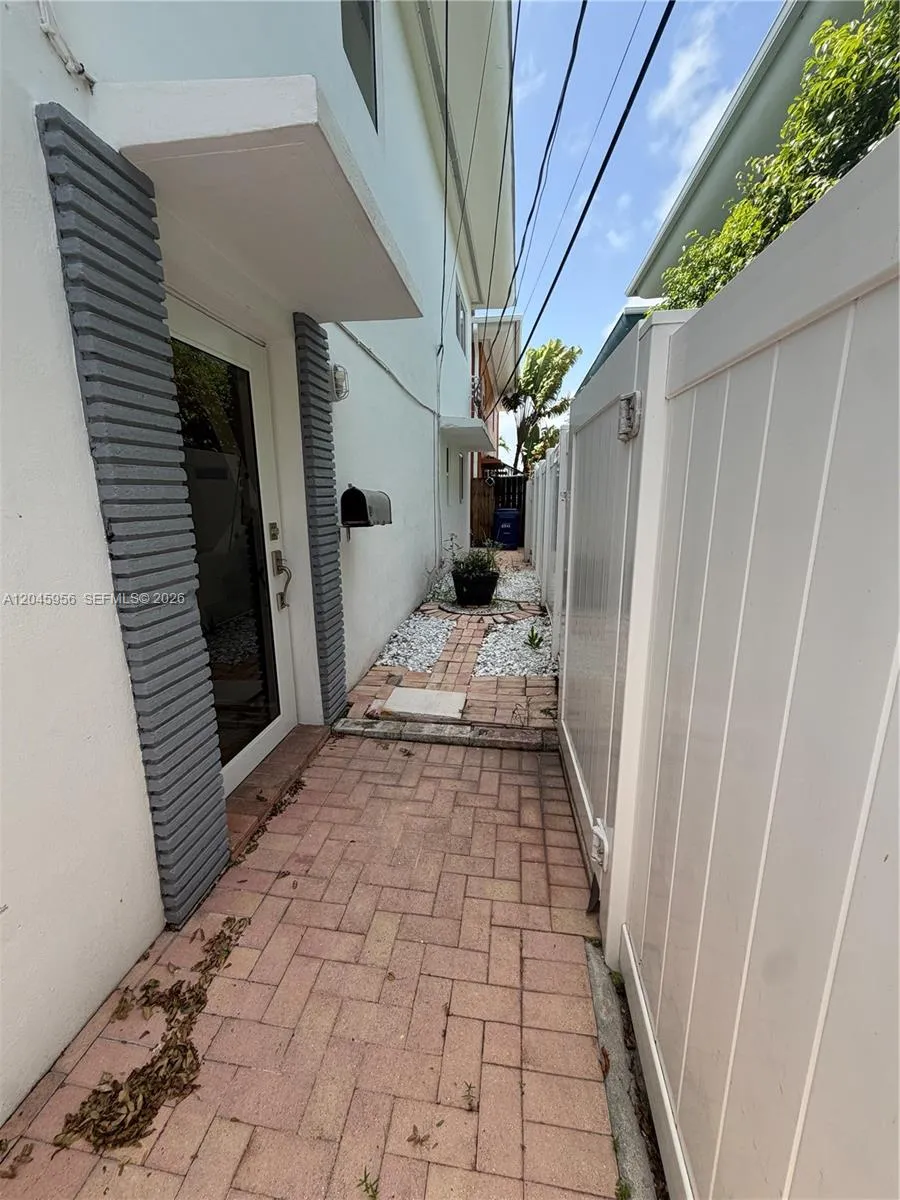 7312 Gary Ave Miami Beach, FL 33141