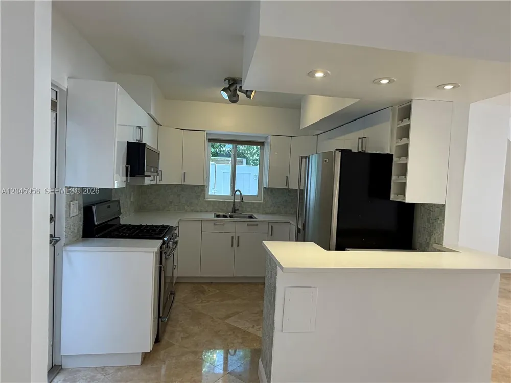 7312 Gary Ave Miami Beach, FL 33141
