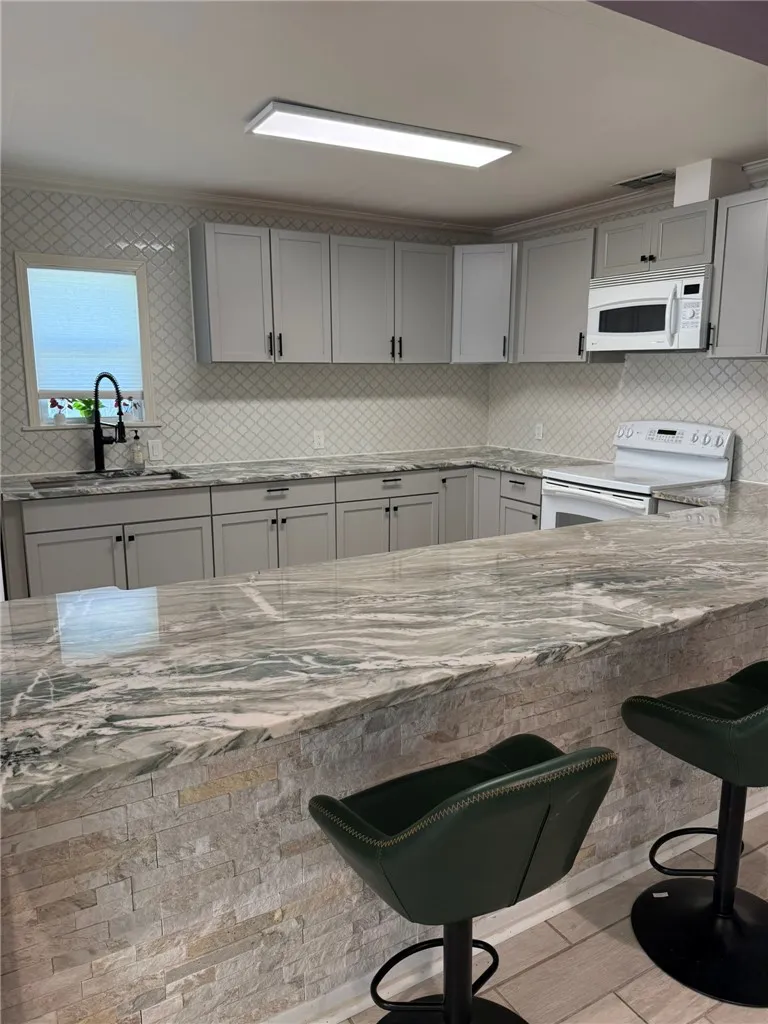 330 Breezeway Avenue Corpus Christi, TX 78404