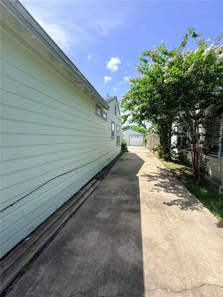 330 Breezeway Avenue Corpus Christi, TX 78404