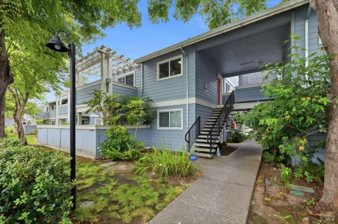 225 Burt Street ##9