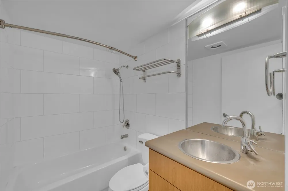 3401 Wallingford Avenue #210 Seattle, WA 98103
