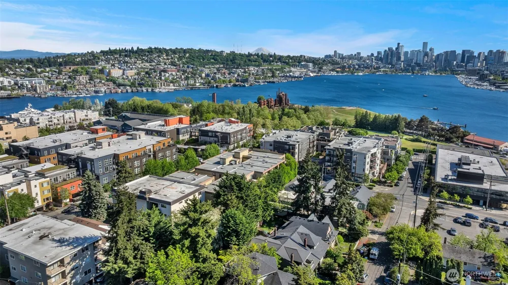 3401 Wallingford Avenue #210 Seattle, WA 98103