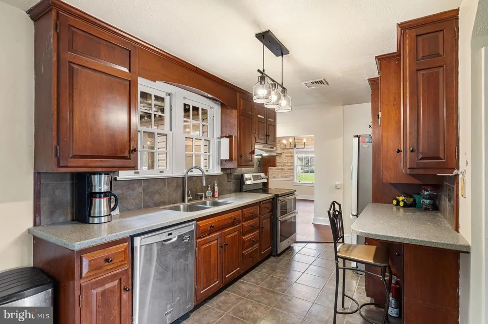 20 CLAYTON AVENUE Lancaster, PA 17602