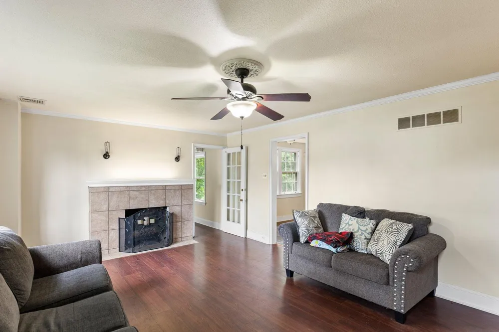 20 CLAYTON AVENUE Lancaster, PA 17602