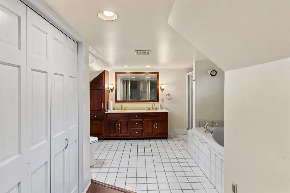 20 CLAYTON AVENUE Lancaster, PA 17602