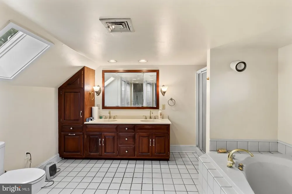 20 CLAYTON AVENUE Lancaster, PA 17602