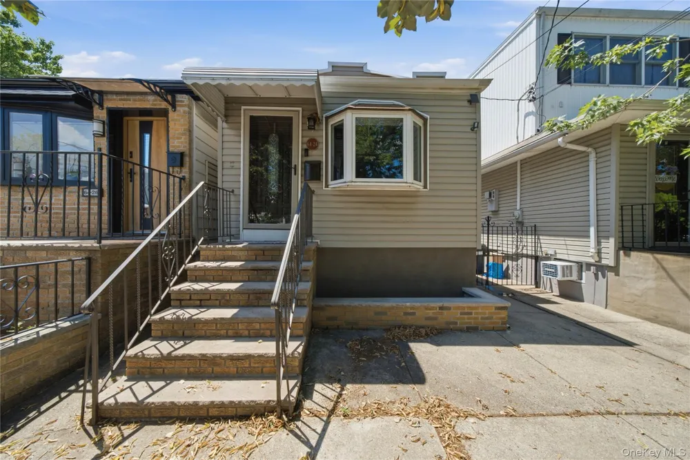 6424 Pleasantview Street Middle Village, NY 11379