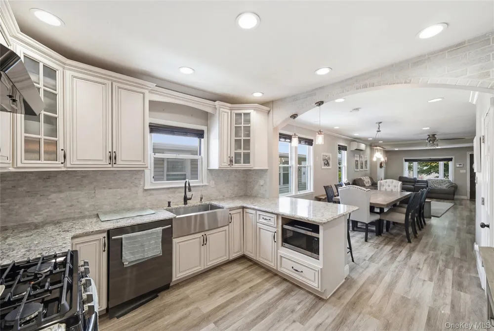 6424 Pleasantview Street Middle Village, NY 11379