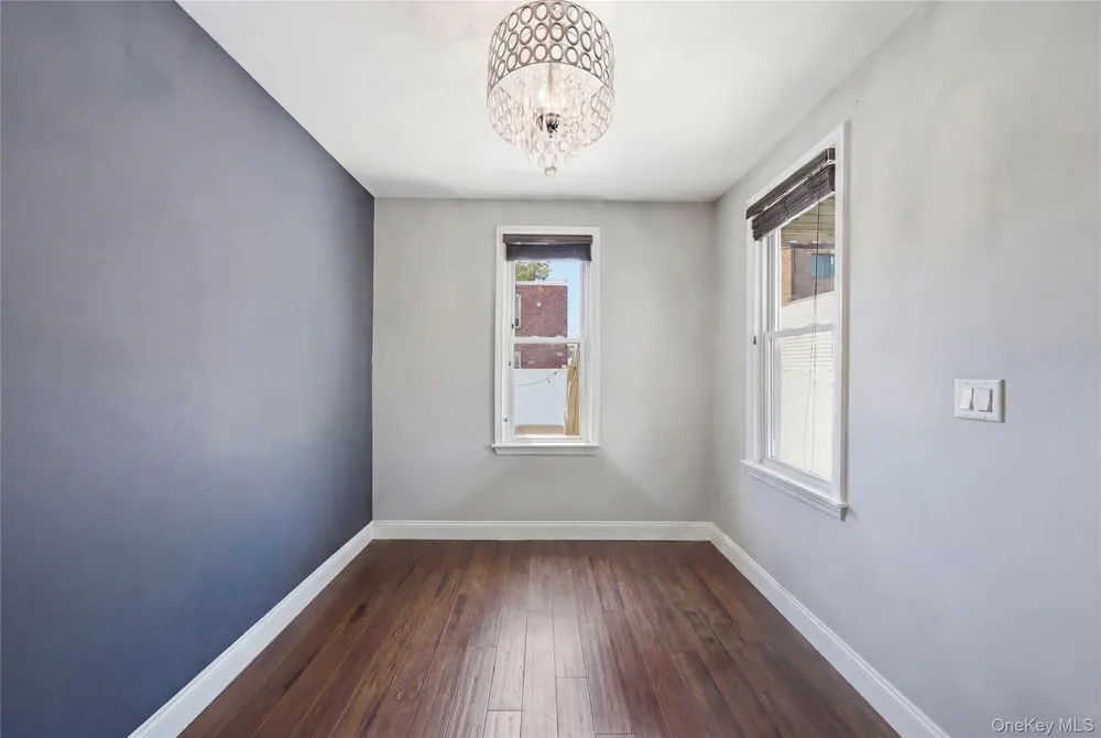 6424 Pleasantview Street Middle Village, NY 11379