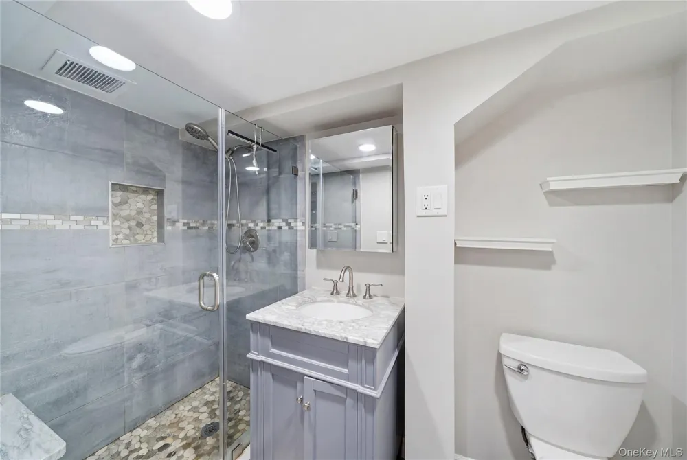 6424 Pleasantview Street Middle Village, NY 11379