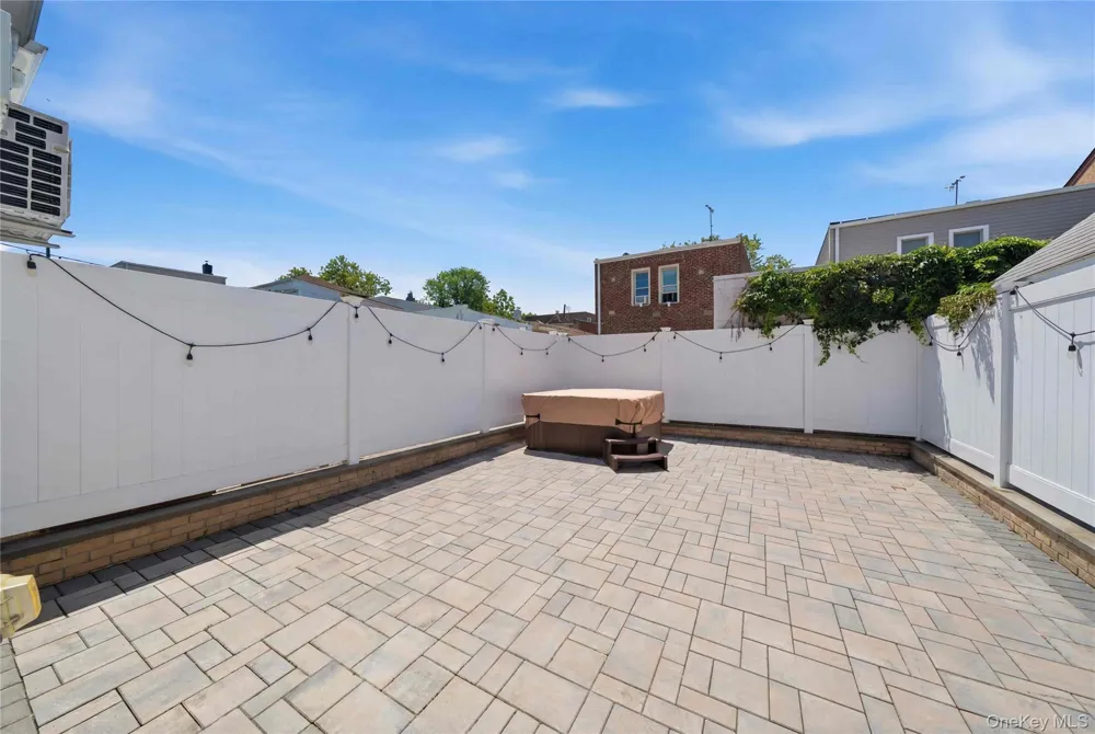 6424 Pleasantview Street Middle Village, NY 11379