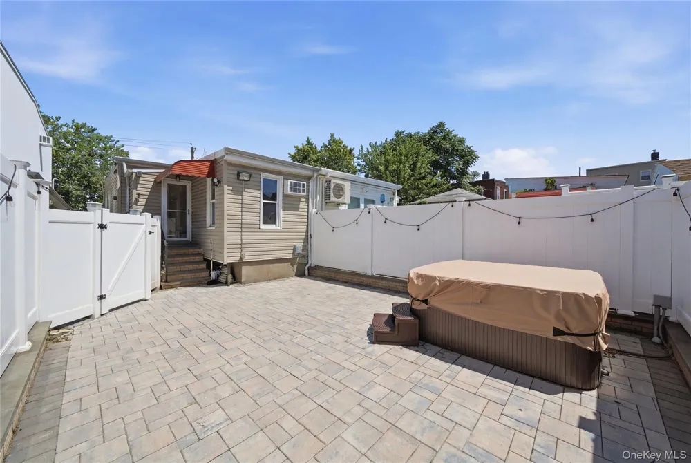 6424 Pleasantview Street Middle Village, NY 11379