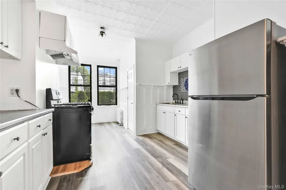 71-60 69th Place #1L Glendale, NY 11385