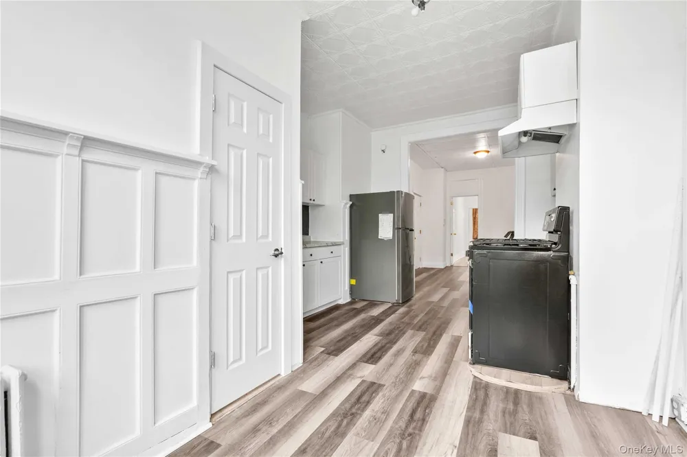 71-60 69th Place #1L Glendale, NY 11385