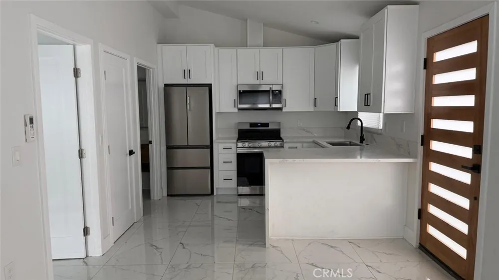 23341 hartland West Hills, CA 91307