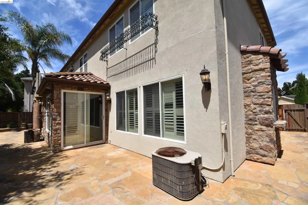 5548 Cortina Ln Stockton, CA 95219